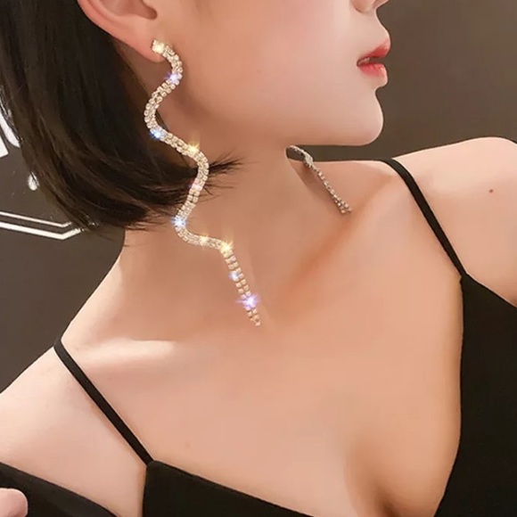 Luxury Rhinestone Long Earrings - Picture 4 of 5